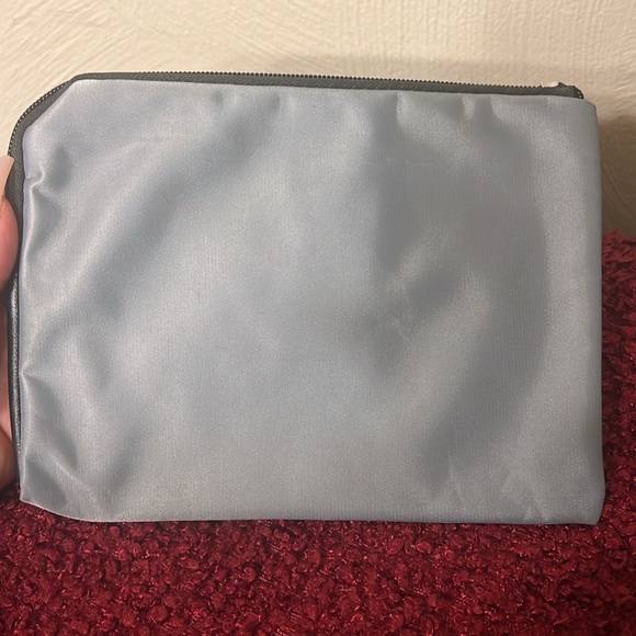 TUMI Bundle of 2 (1st Class Amenity Bags) Gray & Purple - Picture 3 of 13